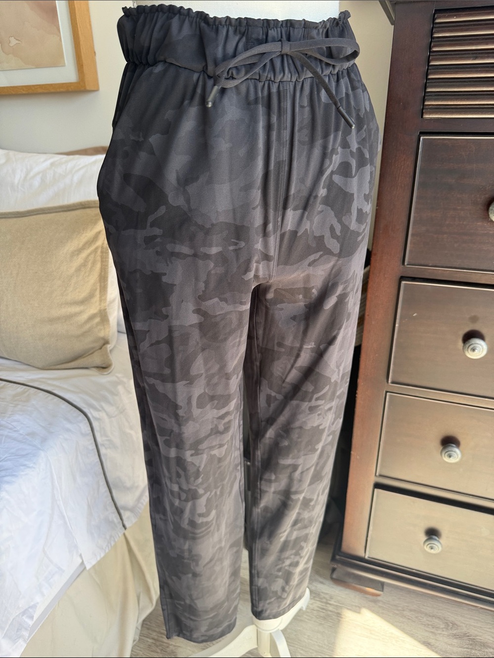 lululemon athletica Women's Black Gray Camo Jogger/Lounge Pants - Size 4